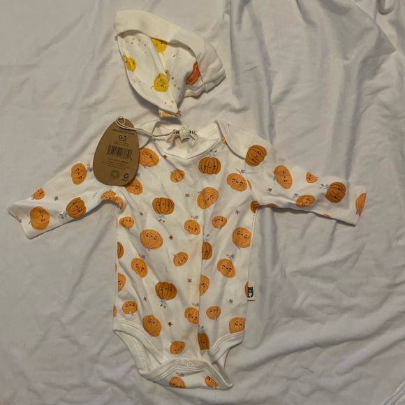 Rabbit  Bear by Emily and Oliver one piece long sleeve bodysuit   NWT 0/3M - Picture 2 of 3